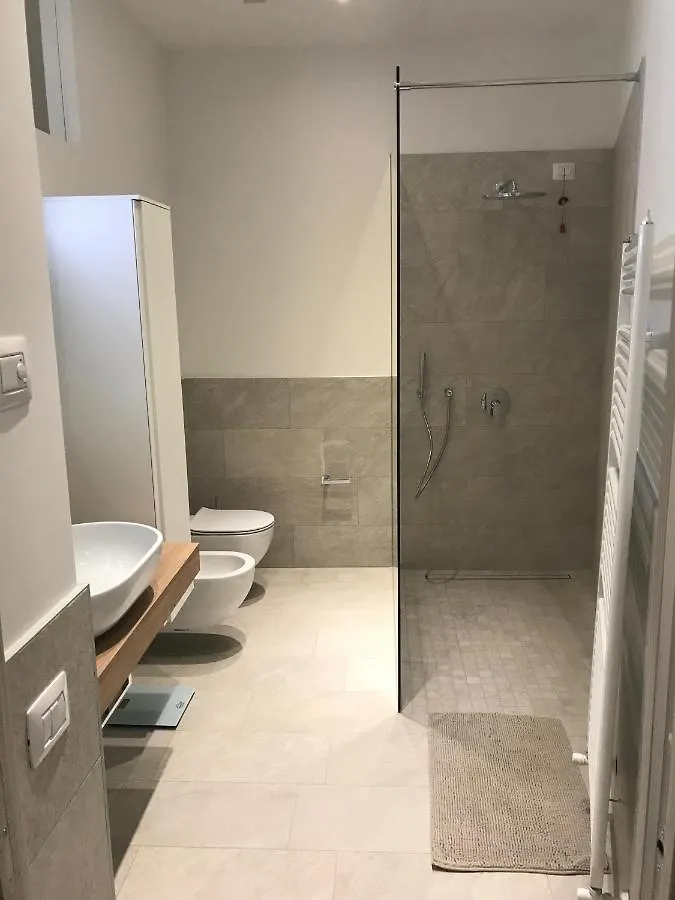 Suite La Castellana Торри-дель-Бенако 0*,