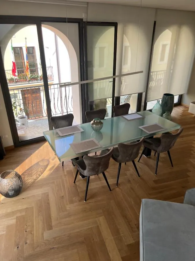 Suite La Castellana Торри-дель-Бенако 0*,