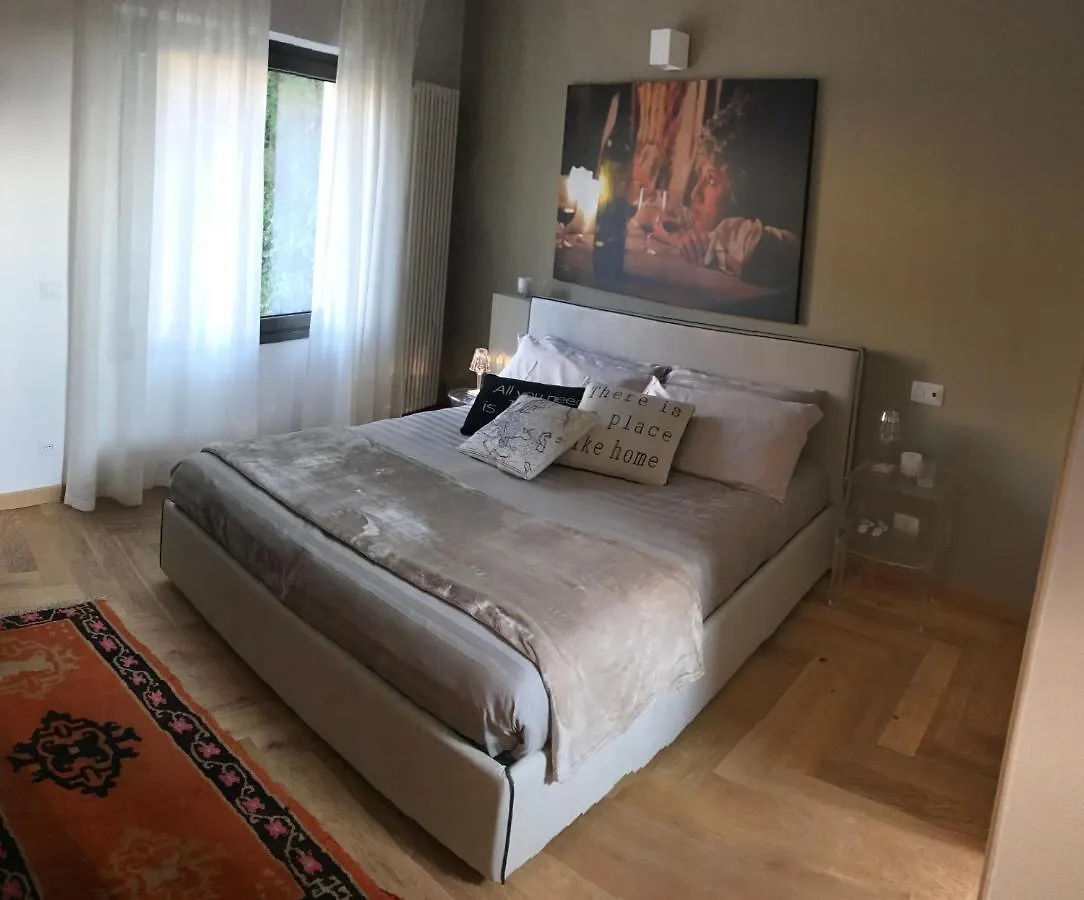 Suite La Castellana Торри-дель-Бенако