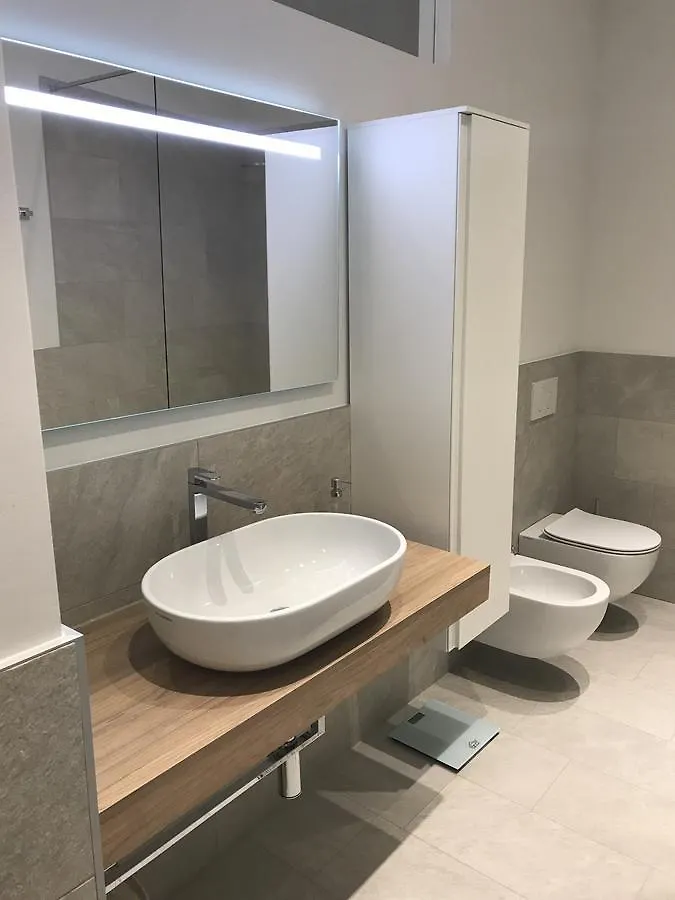 Suite La Castellana Торри-дель-Бенако Апартаменты