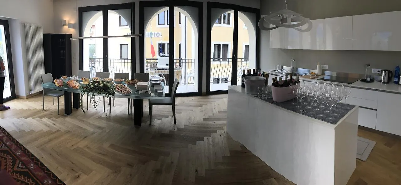 Suite La Castellana Торри-дель-Бенако Апартаменты
