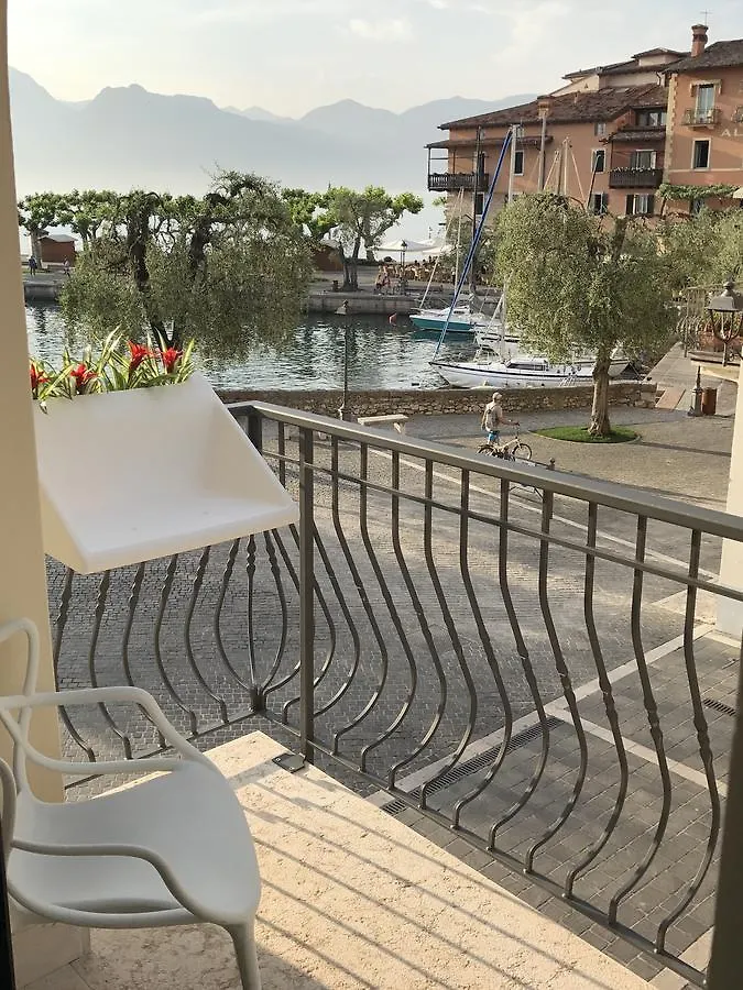 Suite La Castellana Торри-дель-Бенако Апартаменты